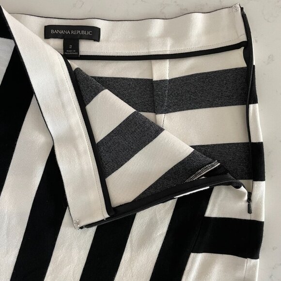 Banana Republic Striped Rayon Viscose Blend Fitted Pencil Skirt Black Cream Sz 2 - Picture 3 of 8
